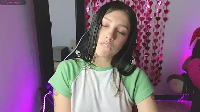 Snapshot of Dhanaee chatting on December 23, 5:16 am Dhanaee online show from December 23, 5:16 am