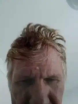 Snapshot of Hardwarelane67 chatting on February 4, 12:27 am Hardwarelane67 online show from February 4, 12:27 am