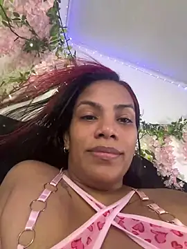 Snapshot of ArielleMillerr- chatting on June 25, 5:39 pm ArielleMillerr- online show from June 25, 5:39 pm