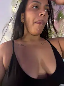Snapshot of ArielleMillerr- chatting on July 14, 5:18 pm ArielleMillerr- online show from July 14, 5:18 pm