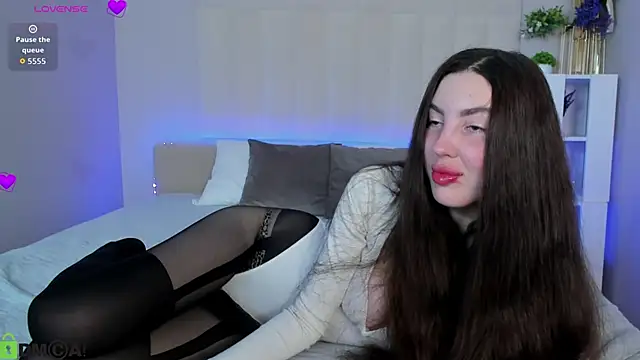 LiraRevery online show from March 31, 10:43 pm