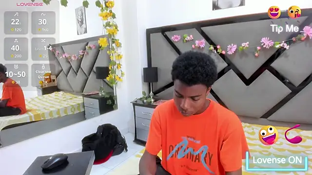 NoahJhonson69 online show from April 13, 12:10 pm