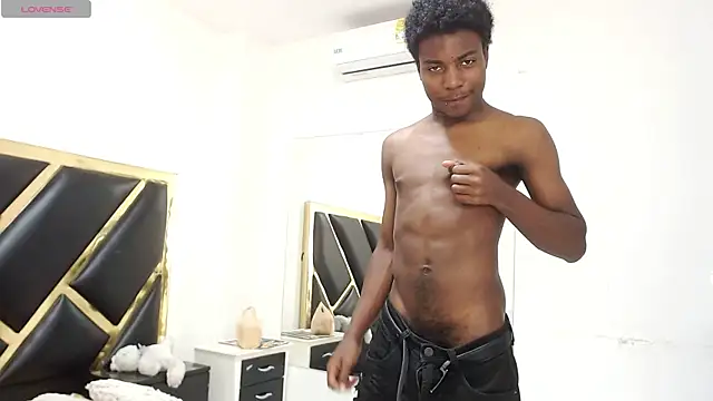 NoahJhonson69 online show from May 24, 11:37 am