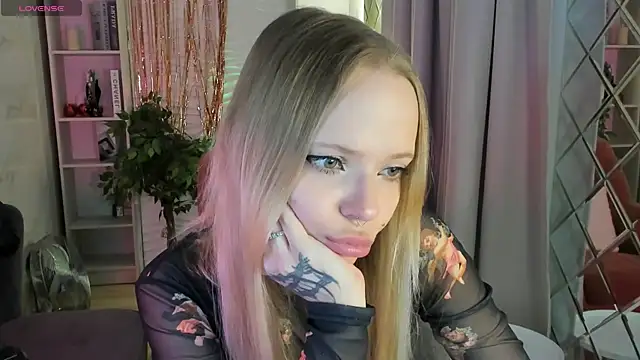 Snapshot of lucy_loy chatting on January 18, 1:48 pm lucy loy online show from January 18, 1:48 pm