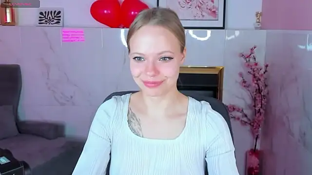 Snapshot of lucy_loy chatting on February 10, 7:34 am lucy loy online show from February 10, 7:34 am