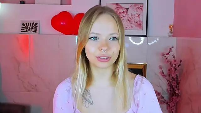 Snapshot of lucy_loy chatting on February 11, 7:24 am lucy loy online show from February 11, 7:24 am