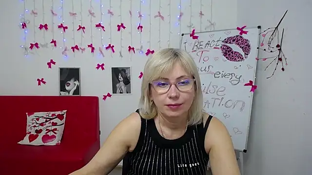 LaurenWishy online show from March 8, 2:04 am