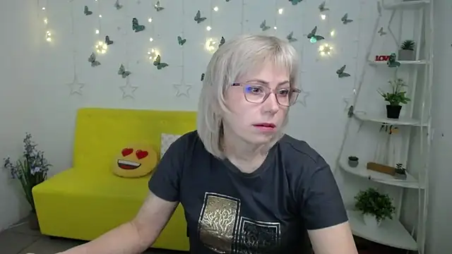 LaurenWishy online show from March 15, 5:57 am