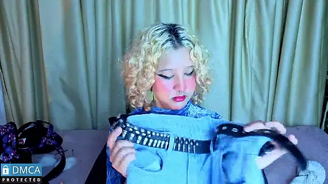 ahsly Zam online show from February 4, 3:01 am