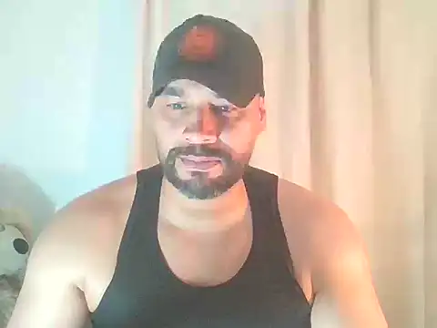 Snapshot of musclehetero chatting on February 3, 10:26 pm musclehetero online show from February 3, 10:26 pm