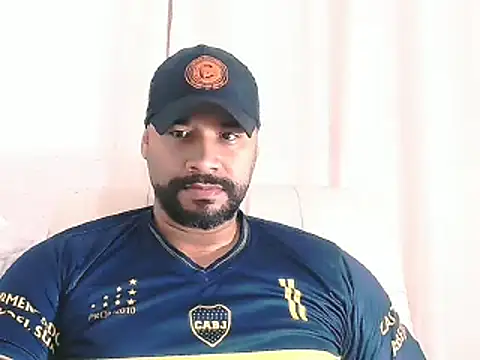 Snapshot of musclehetero chatting on February 14, 5:26 am musclehetero online show from February 14, 5:26 am