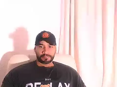 Snapshot of musclehetero chatting on February 20, 8:16 am musclehetero online show from February 20, 8:16 am