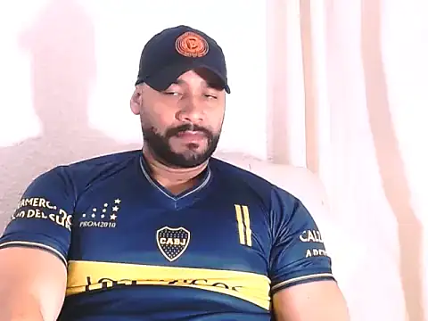 Snapshot of musclehetero chatting on February 25, 12:37 pm musclehetero online show from February 25, 12:37 pm