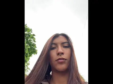 Zoe addiction online show from May 20, 1:28 pm