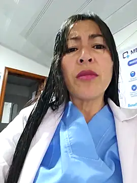 JustSamantha  online show from March 7, 11:40 am