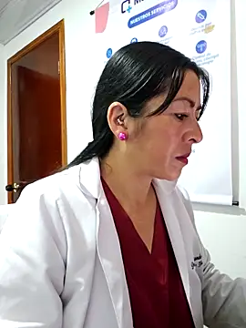 JustSamantha  online show from April 13, 11:16 am