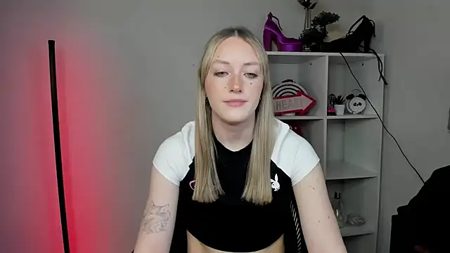 EvelynBlond online show from March 24, 1:27 pm