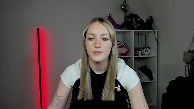 EvelynBlond online show from April 7, 12:27 pm