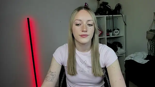 EvelynBlond online show from April 13, 12:32 pm