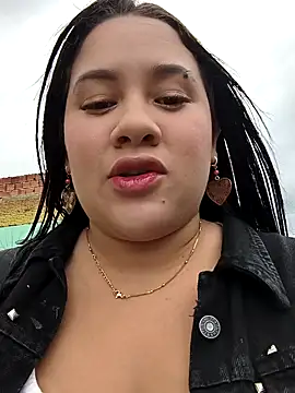 Kendra-daring online show from April 6, 5:25 pm