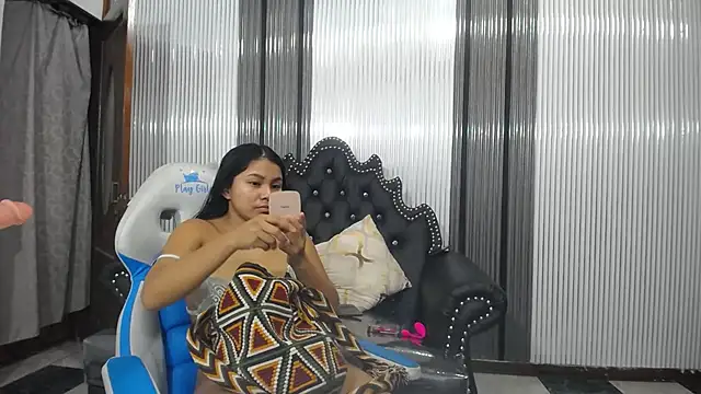 Snapshot of babyschoolgiirl chatting on February 8, 12:58 am babyschoolgiirl online show from February 8, 12:58 am