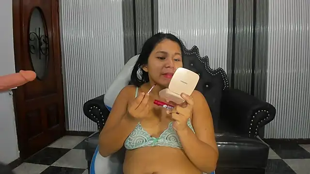 Snapshot of babyschoolgiirl chatting on February 18, 2:18 am babyschoolgiirl online show from February 18, 2:18 am