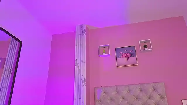 dahianae   online show from April 2, 11:41 am