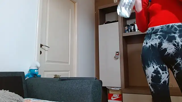 Erii18 online show from April 1, 1:41 pm