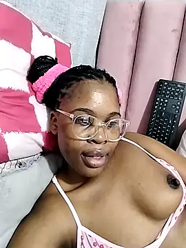 Snapshot of Cherrydollx chatting on July 7, 5:10 am Cherrydollx online show from July 7, 5:10 am