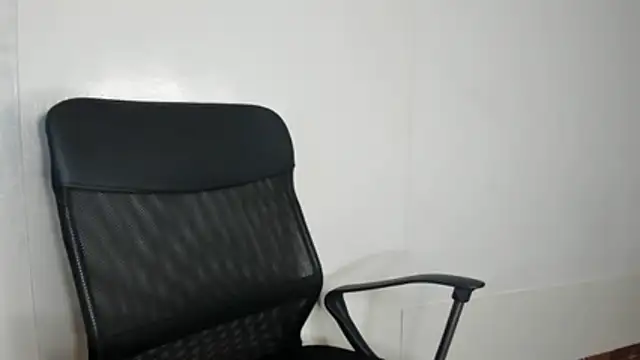 kira-stormm online show from March 9, 9:30 pm