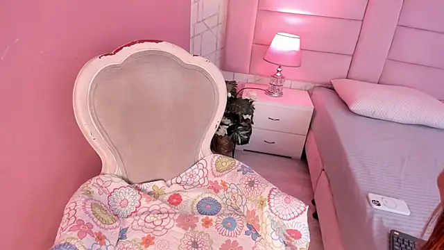 VictoriaLasse online show from April 4, 1:19 pm