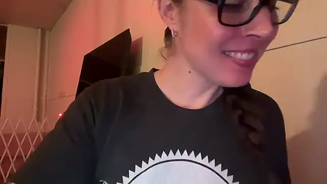 MissGoldenCartier online show from March 29, 3:39 am