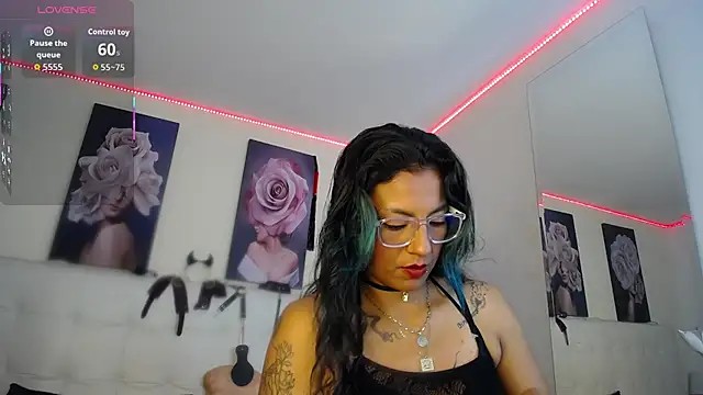 SamathaMay online show from March 18, 12:30 pm