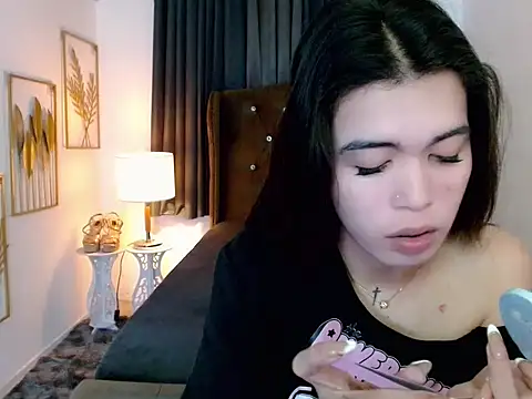 hollyyumiloove online show from March 11, 10:54 am