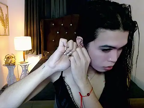 hollyyumiloove online show from March 24, 10:53 am