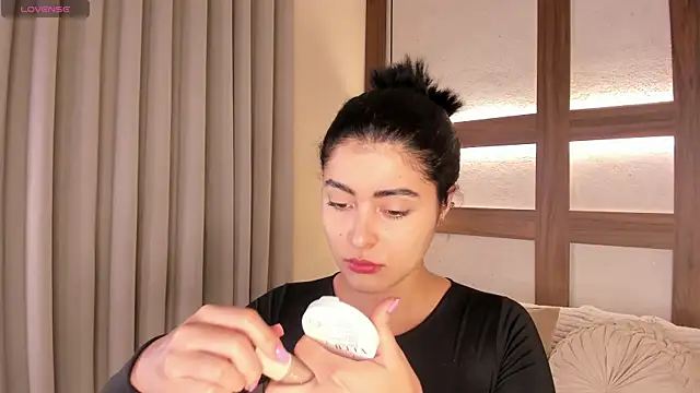 Snapshot of SarhaVega chatting on January 17, 1:49 pm SarhaVega online show from January 17, 1:49 pm