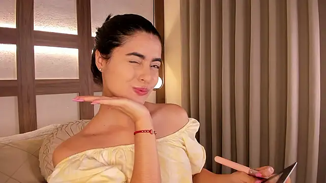 Snapshot of SarhaVega chatting on February 2, 1:10 pm SarhaVega online show from February 2, 1:10 pm