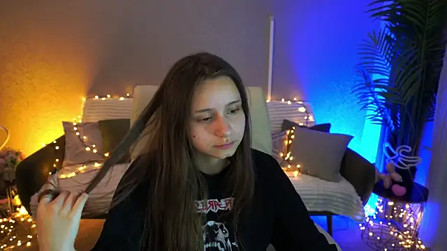 TinyNatalie online show from May 18, 4:18 am