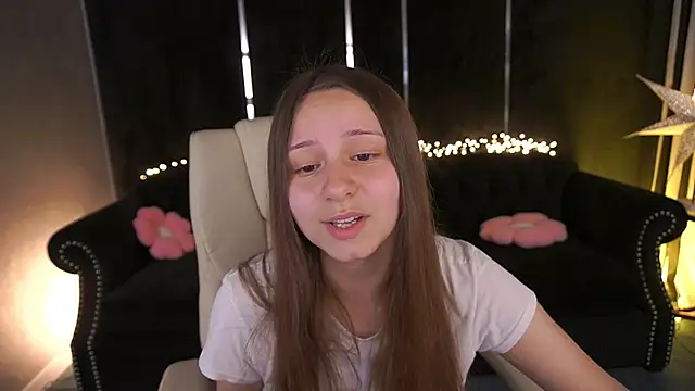 TinyNatalie online show from May 22, 8:36 pm
