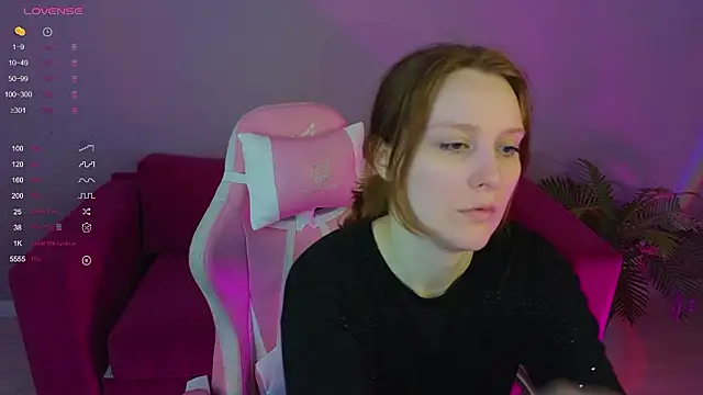 Snapshot of Ginger_Kristin chatting on February 8, 8:07 am Ginger Kristin online show from February 8, 8:07 am