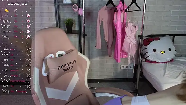 Snapshot of Ginger_Kristin chatting on March 1, 2:02 am Ginger Kristin online show from March 1, 2:02 am