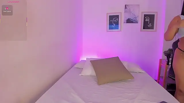 alejandrarojas  online show from February 24, 12:03 pm