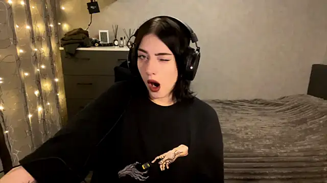 Meowluly online show from January 12, 9:31 pm