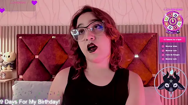 Kiri Velvet online show from May 4, 8:05 pm