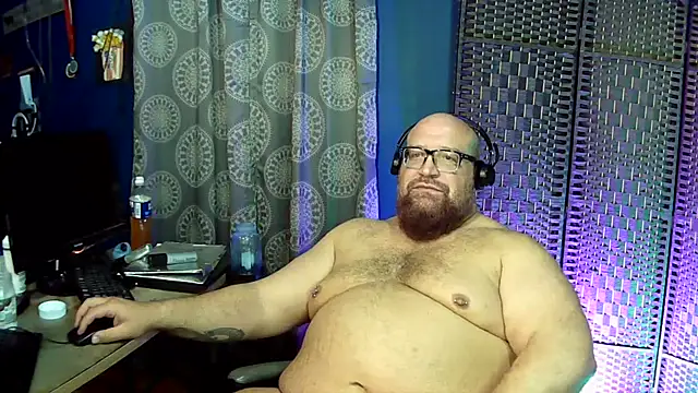 Snapshot of BigBearforCuddles chatting on April 28, 2:27 am BigBearforCuddles online show from April 28, 2:27 am