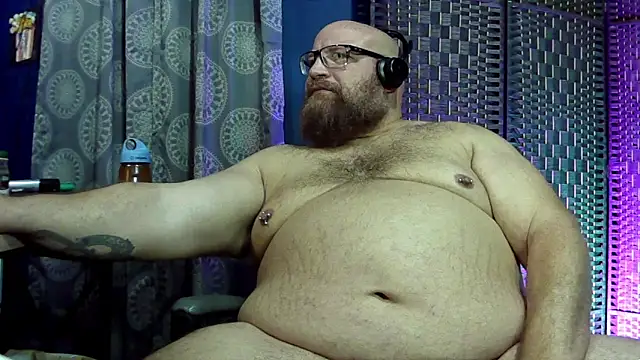 Snapshot of BigBearforCuddles chatting on June 10, 1:50 am BigBearforCuddles online show from June 10, 1:50 am