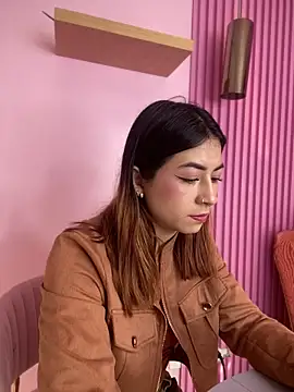 MaddieHunter online show from January 11, 1:05 pm