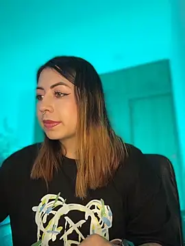 MaddieHunter online show from April 7, 3:45 pm