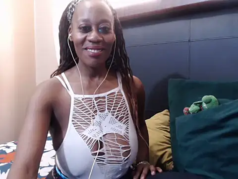 Snapshot of sweetcandyx24 chatting on January 17, 12:32 pm sweetcandyx24 online show from January 17, 12:32 pm