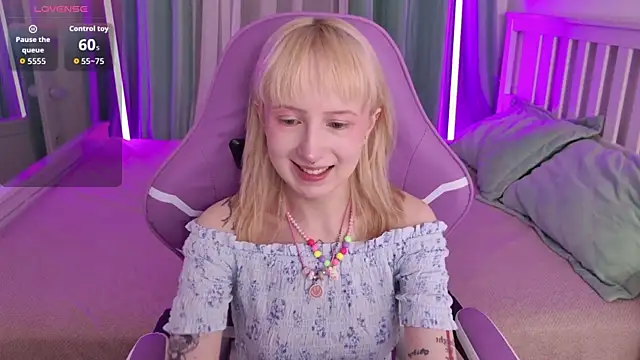 Snapshot of _Babyface_ chatting on July 15, 1:05 pm Babyface online show from July 15, 1:05 pm